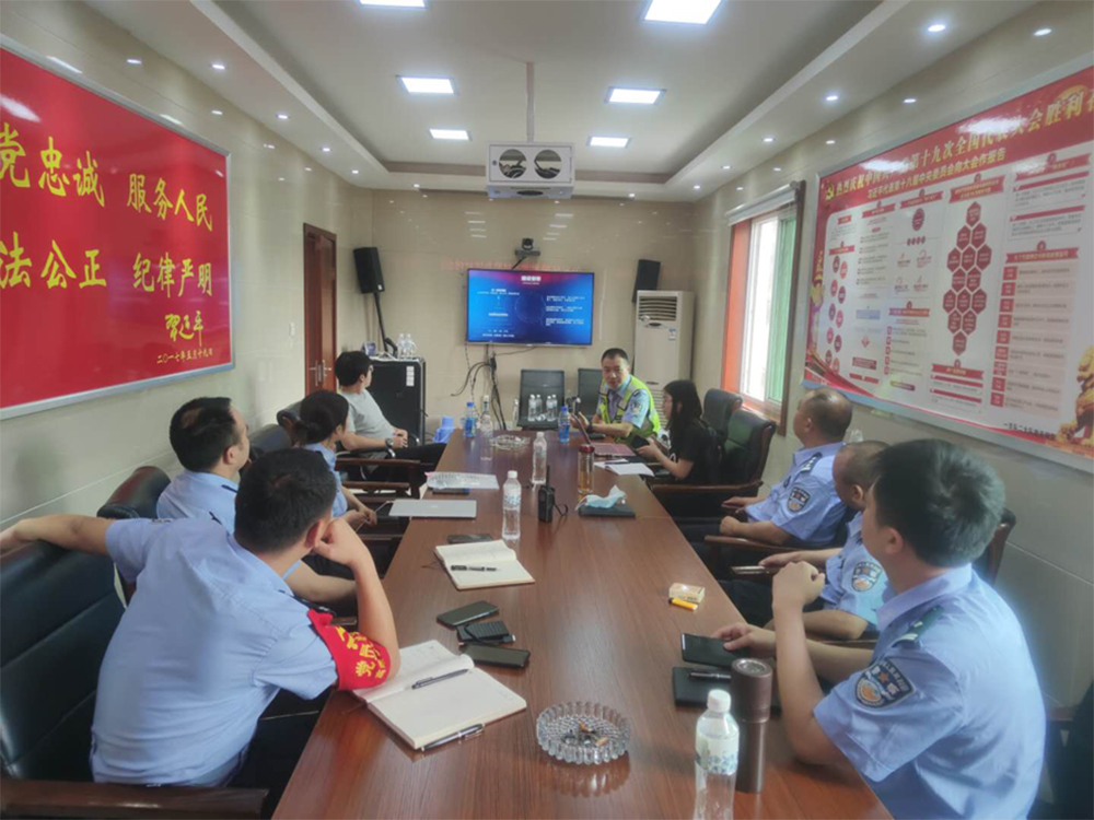 公安交警勤务辅助系统首次亮相成南高速交警队